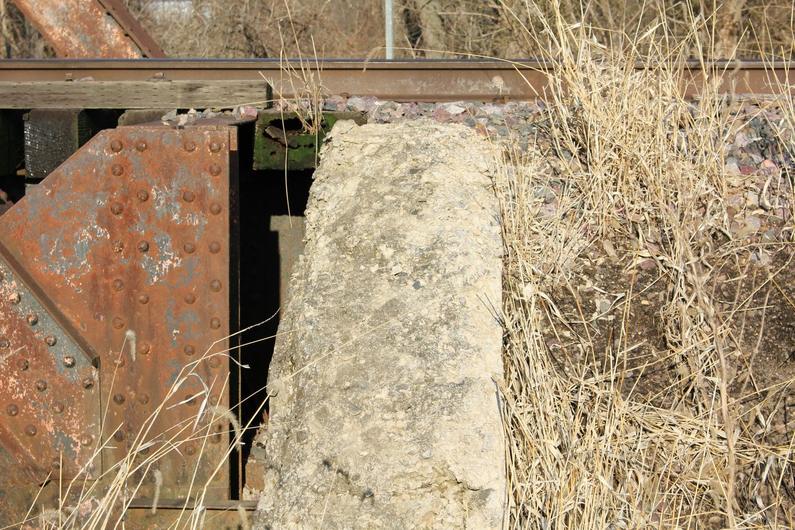 Spalling on south abutment